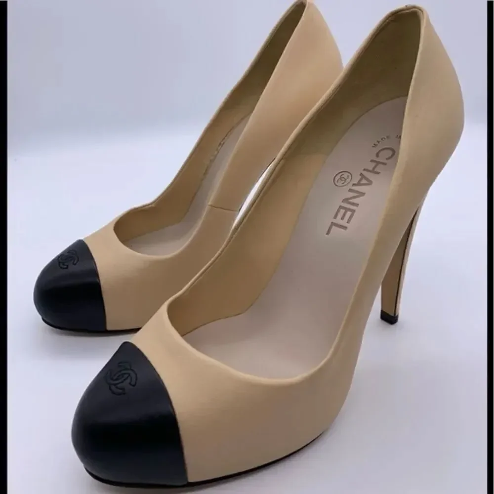 ✨ 3x HOST PICK🍸✨ Chanel Beige & Black Captoe Pumps_ AUTHENTIC✨